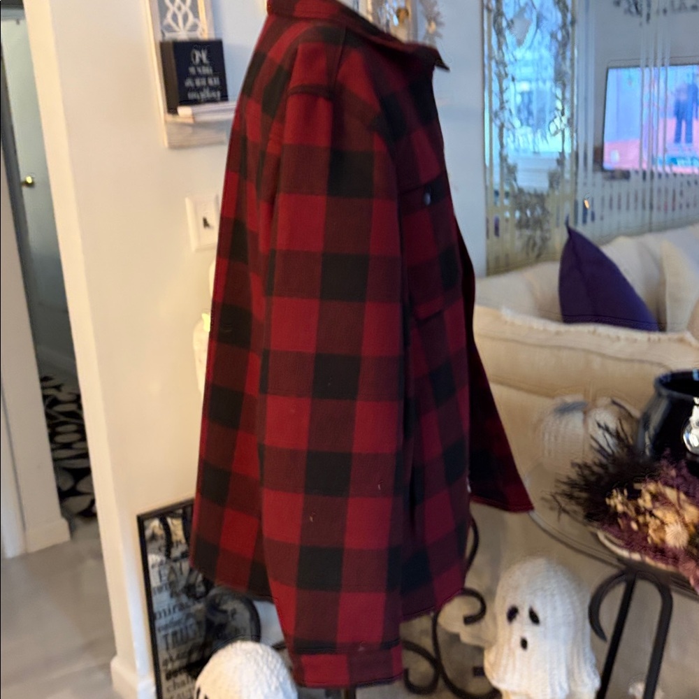 G.H. Bass & Co. Red and Black Plaid Sherpa-Lined Jacket - Picture 5 of 9